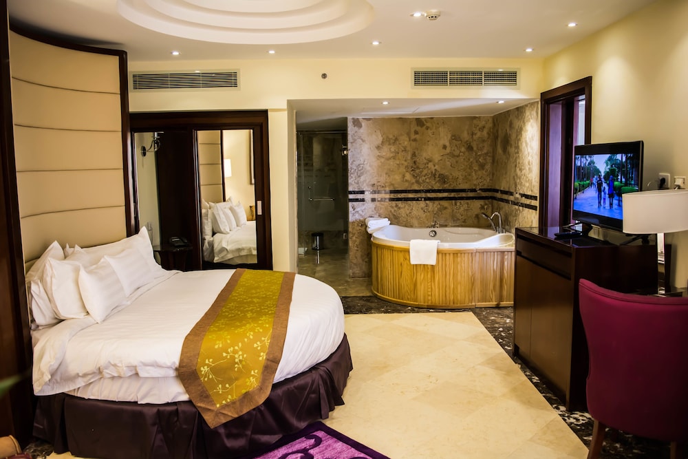 Honeymoon suite with Sea & Pool view photo 3