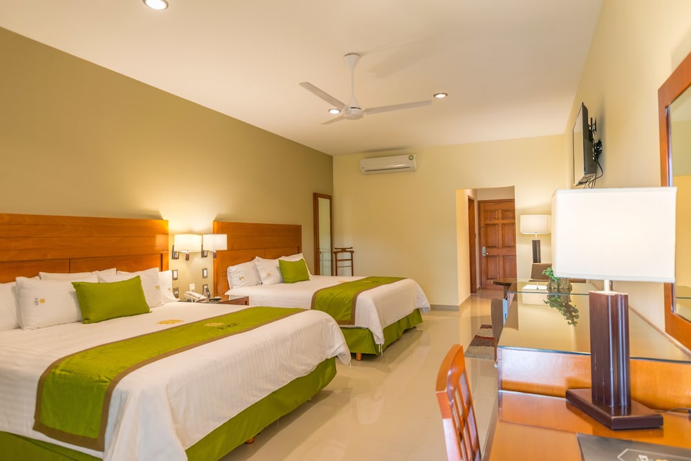 Suite, 2 Double Beds photo 3