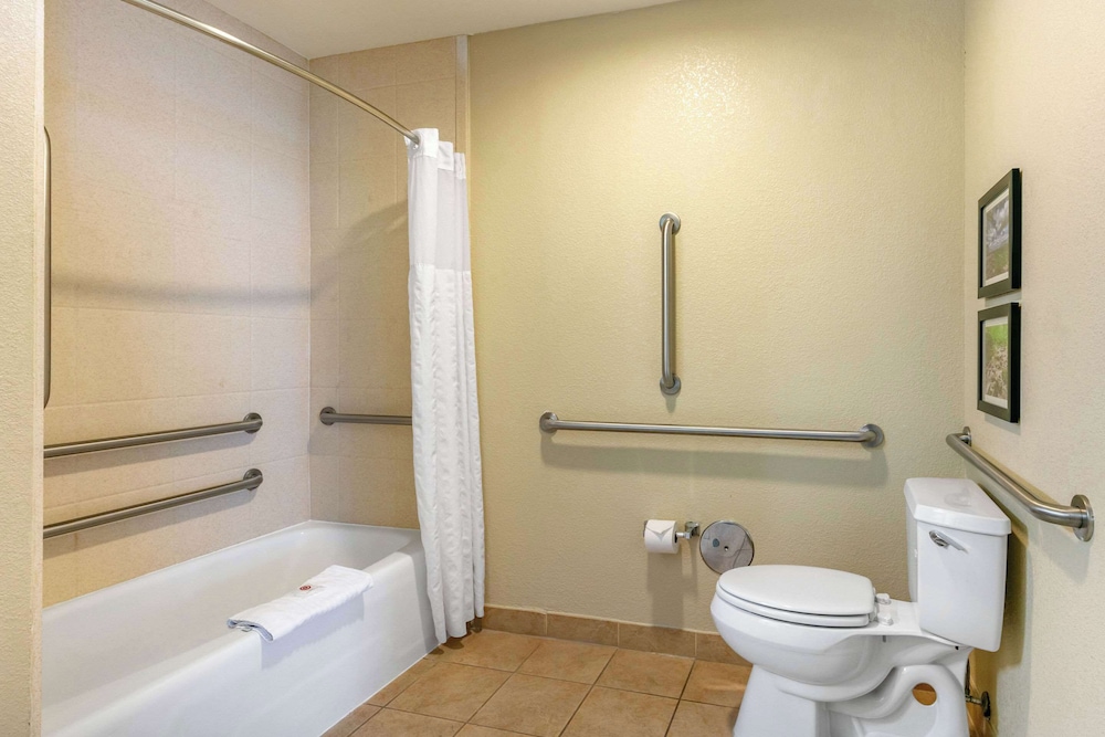 Suite, Multiple Beds, Accessible, Non Smoking photo 2
