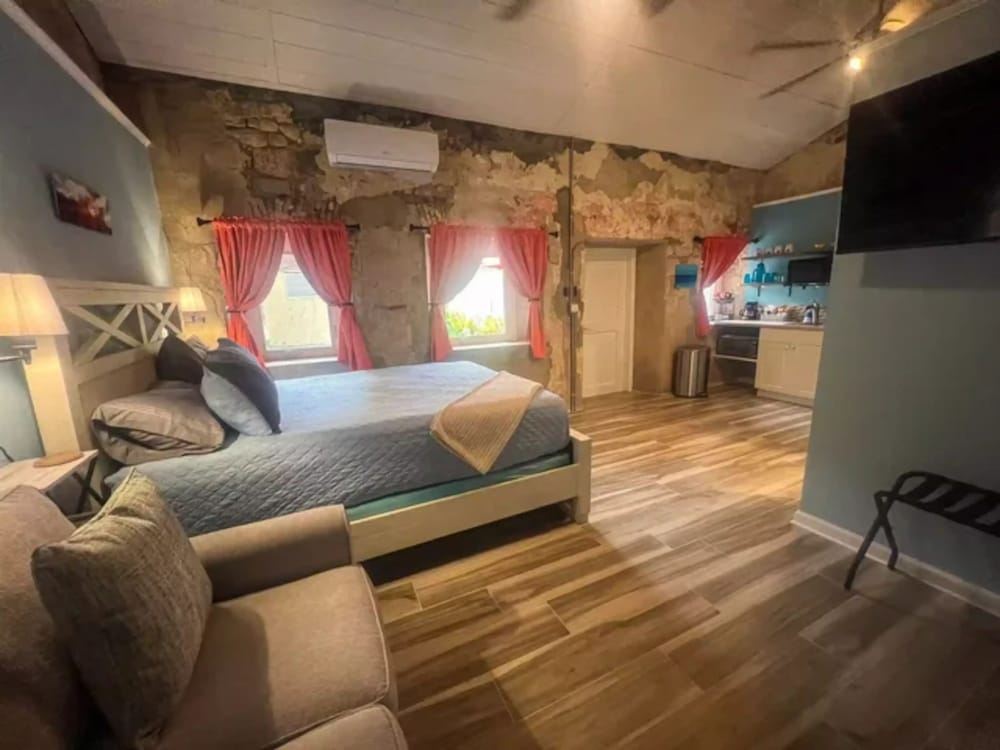 Deluxe Studio Suite