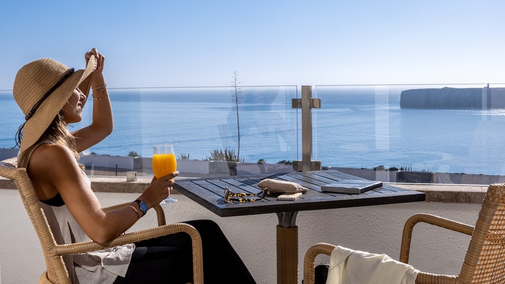 Superior Double or Twin Room, Sea View - Photo 8