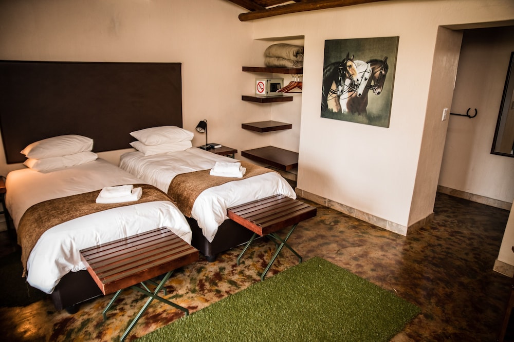 Basic Double Room, 1 King Bed photo 3