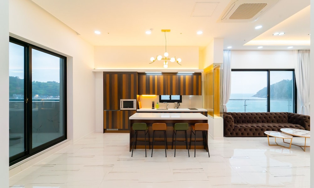 Fancy Ocean Pool Villa (No lukewarm water available in winter) - Photo 3