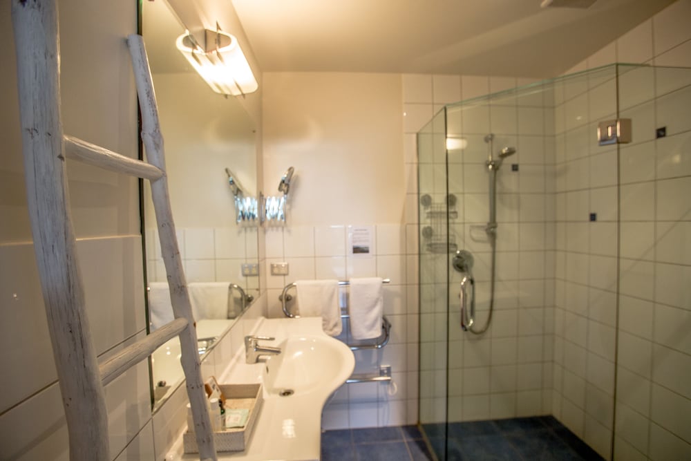 Two Bedroom Superior Apartment - Photo 6