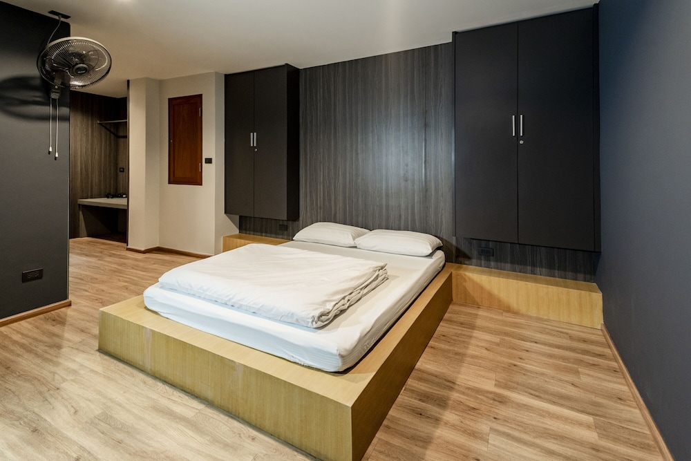 Deluxe Room With Bathroom photo 2