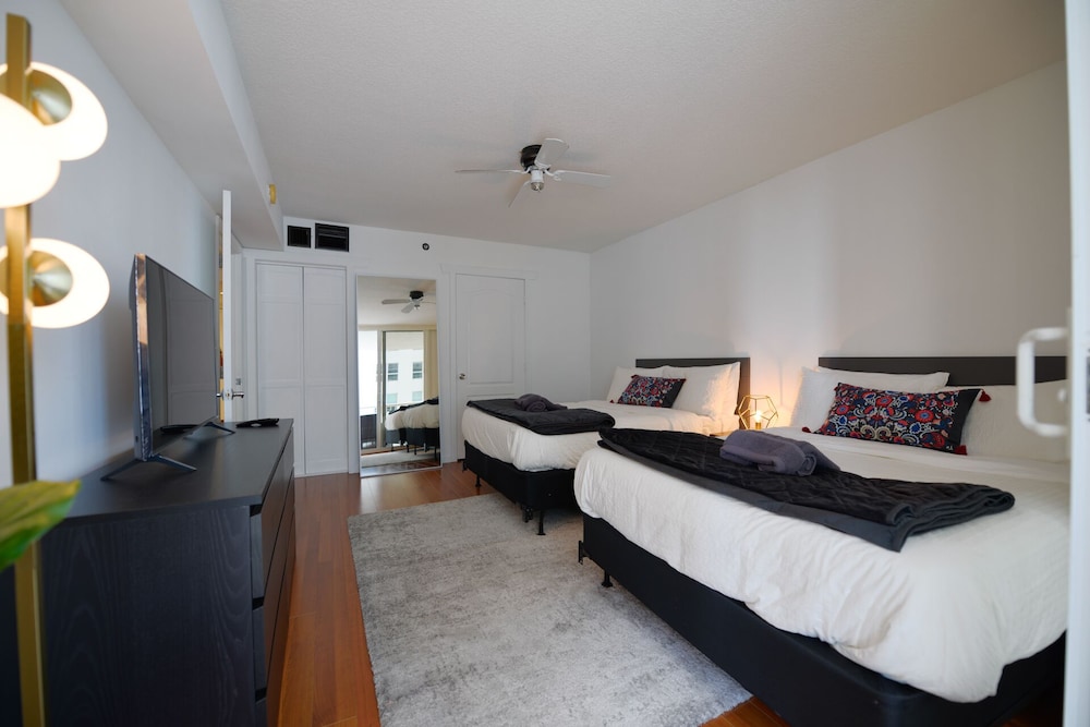 Luxury Condo, 1 Bedroom, City View photo 3