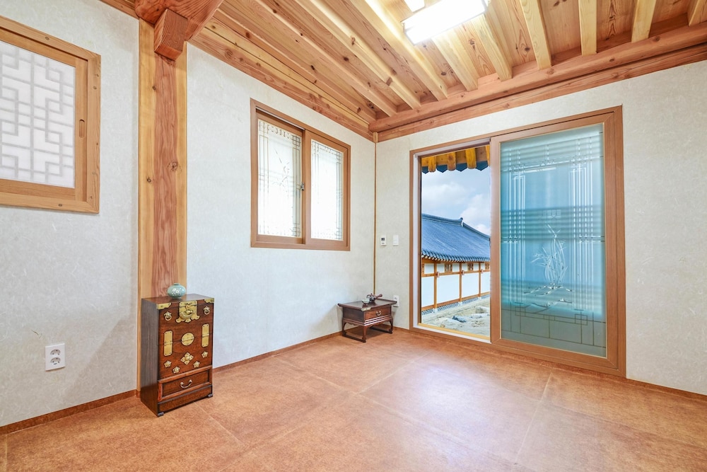 Basic Room, 1 Bedroom (Yushinjae E) - Photo 2