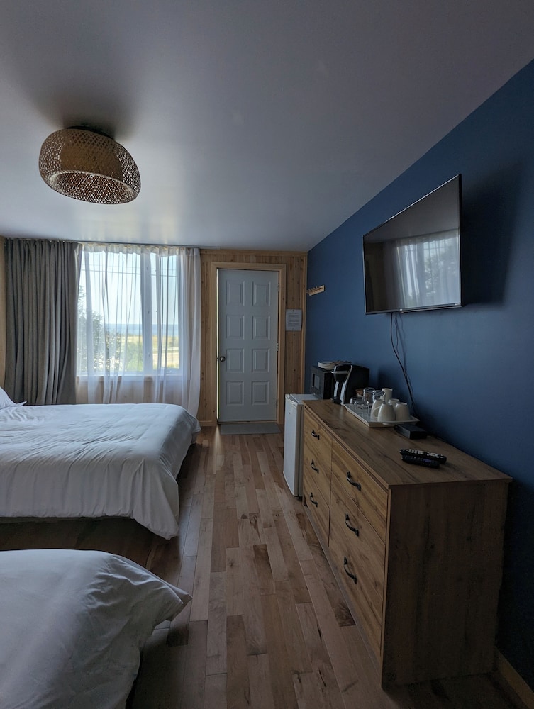 Standard Double Room, 2 Double Beds, Sea View photo 2