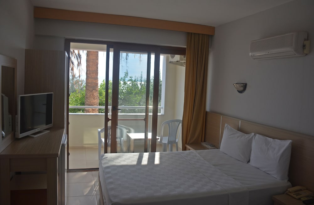 Standard Double or Twin Room, Non Smoking, Sea View photo 3