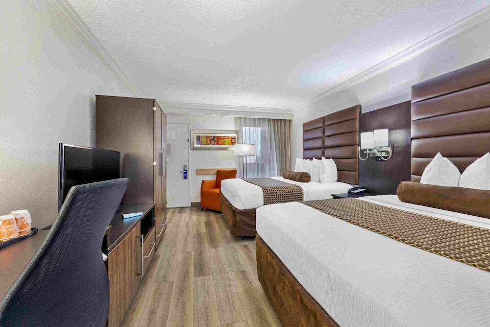 Standard Room, 2 Queen Beds, Non Smoking - Photo 3