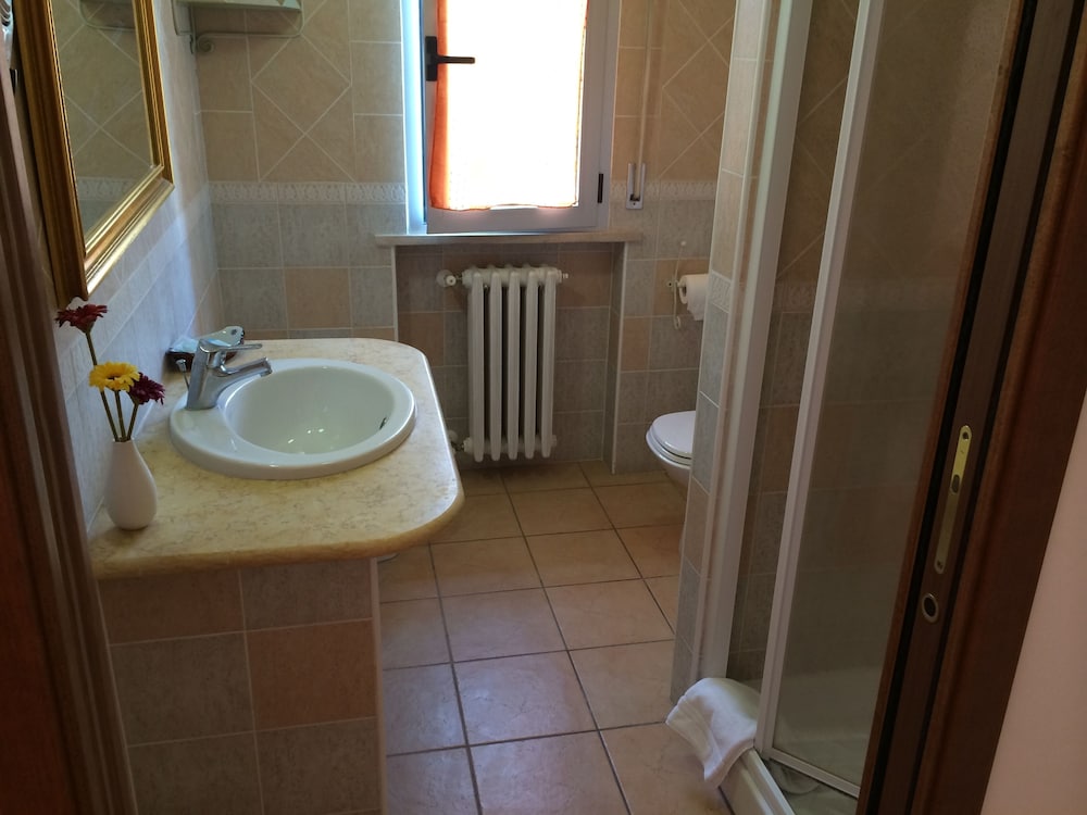 Standard Double Room photo 3