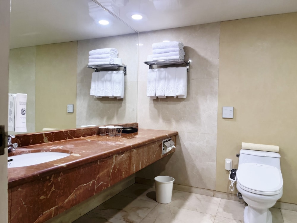 Quadruple Room - Photo 9