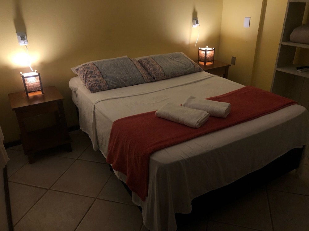 Room (15)
