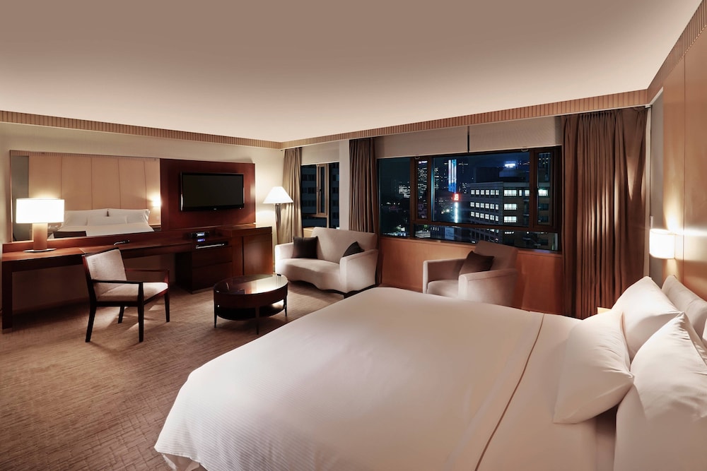 Junior Suite, 1 King Bed, City View - Photo 1