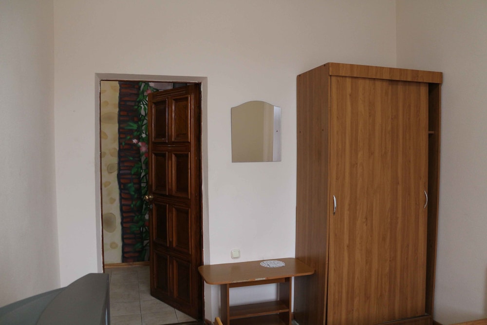 Economy Twin Room photo 1