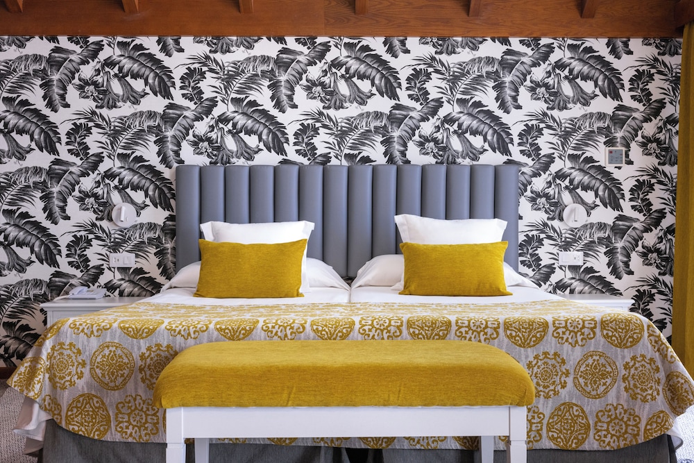 Suite, Sea View