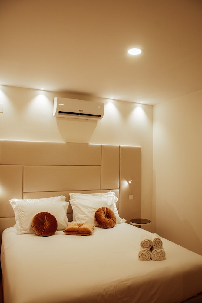 Classic Comfort King or Twin Room - Photo 9