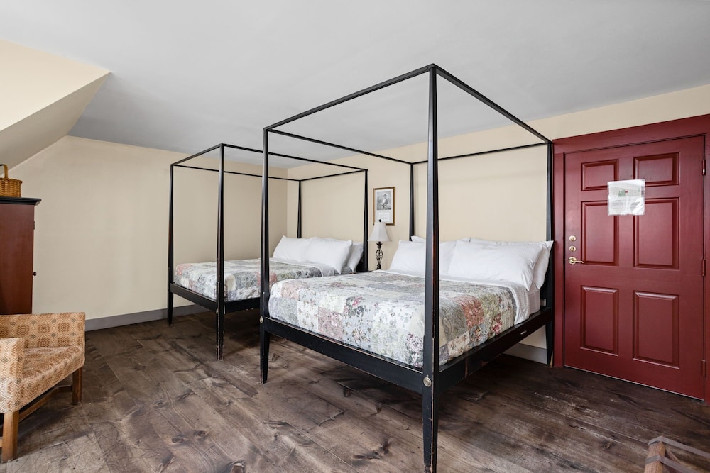 Standard Room, 2 Queen Beds - Photo 2