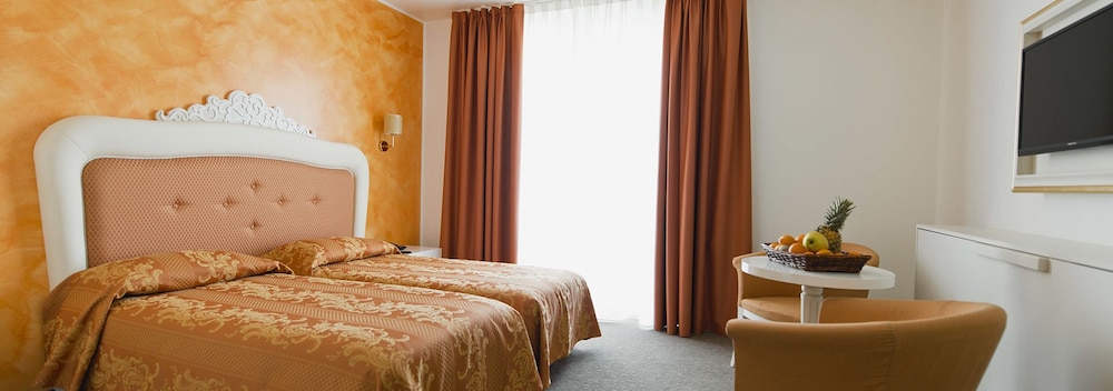 Deluxe Double Room, 1 Double Bed photo 2