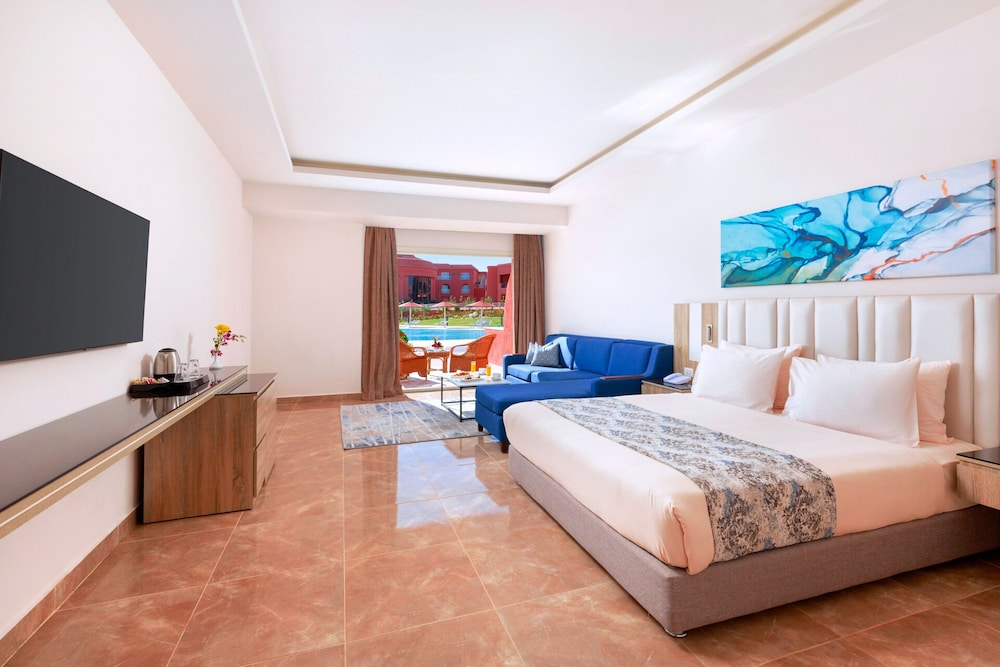 Deluxe Double or Twin Room, Pool View - Photo 3