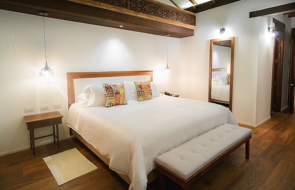 Standard Room, 1 King Bed - Photo 5