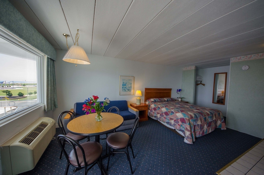 Deluxe Studio Suite, Kitchenette, Ocean View photo 2