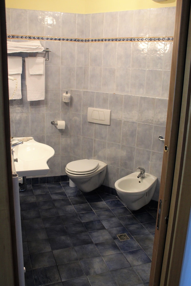 Standard Triple Room photo 2