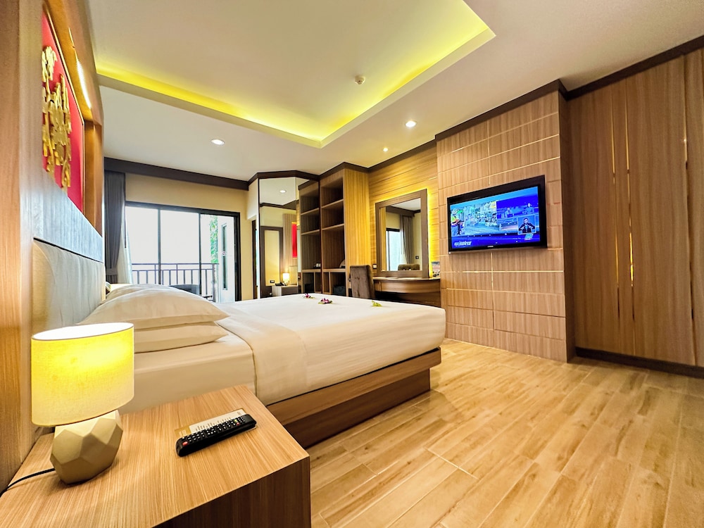 Deluxe Balcony Room photo 3