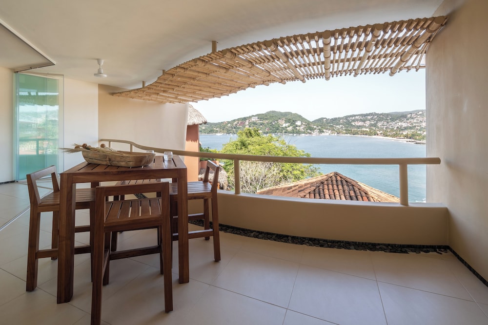 Deluxe Villa, Beach View photo 2