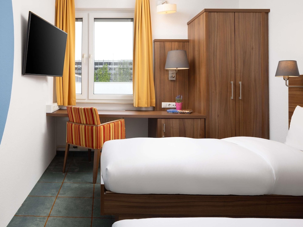 Room, 2 Twin Beds - Photo 4