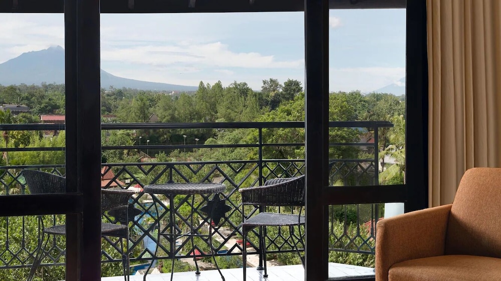 Deluxe Twin Room, 2 Twin Beds, Balcony, Garden View photo 2