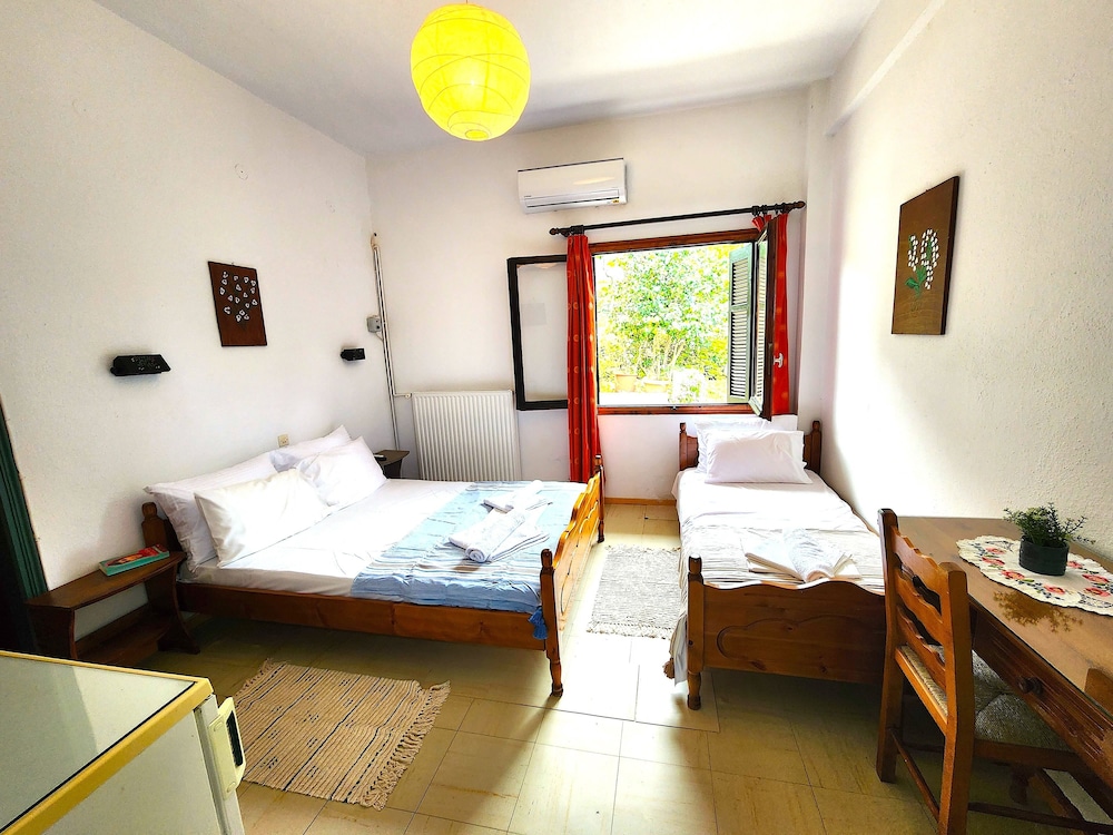 Basic Triple Room photo 1
