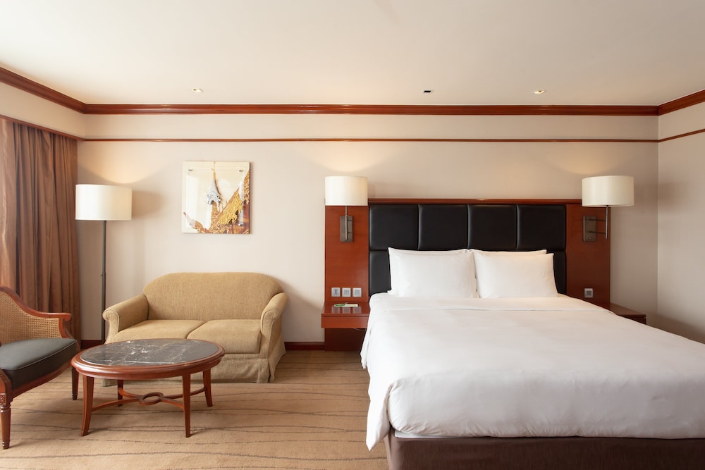 Deluxe Room, 1 King Bed (Premium) - Photo 4