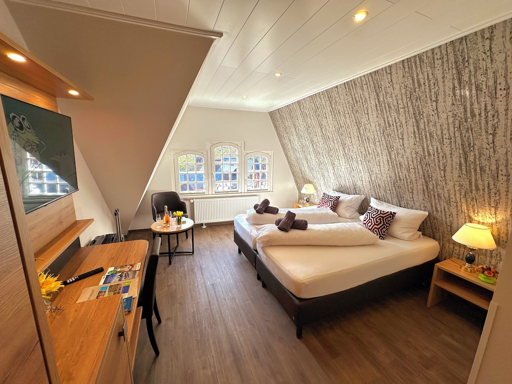 Classic Double Room (4th Floor No Lift, attic floor) photo 2