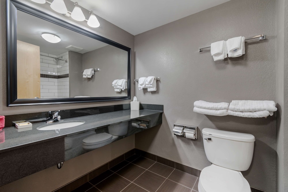 Standard Room, 2 Queen Beds, Non Smoking, Kitchenette (Pet Friendly) photo 3