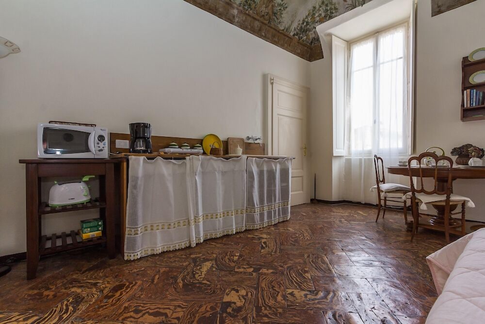 Apartment, 1 Bedroom, Kitchenette (Shared Bathroom)