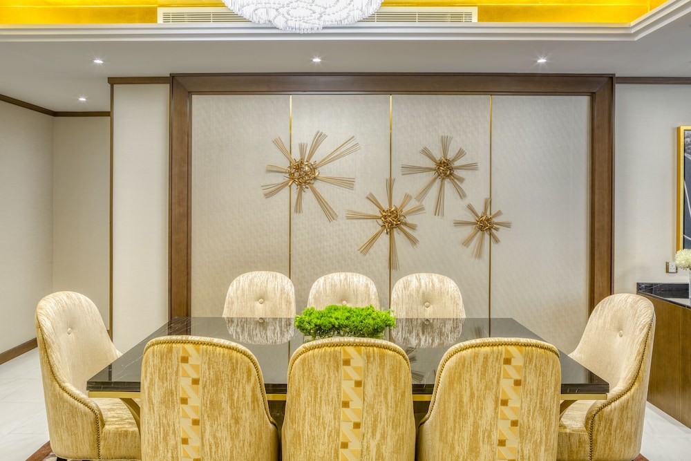 Presidential Suite thumbnail 6