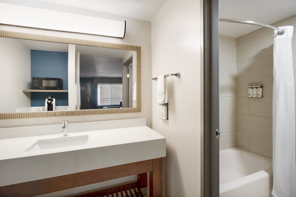 Suite, 2 Queen Beds, Pool View