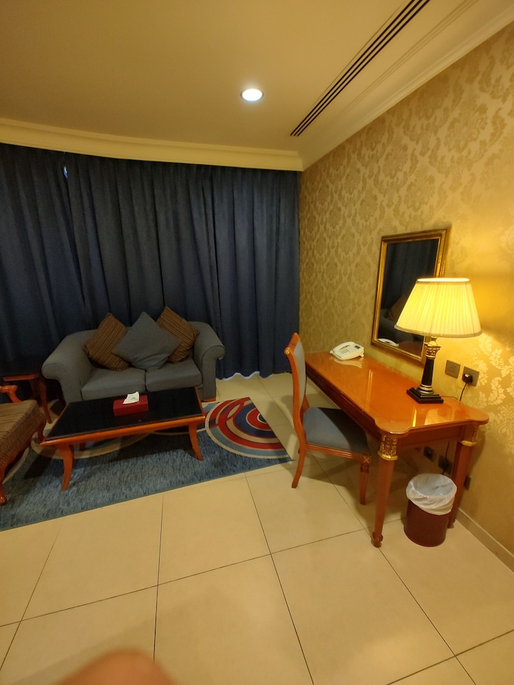 Superior Suite, 1 Bedroom - Photo 4