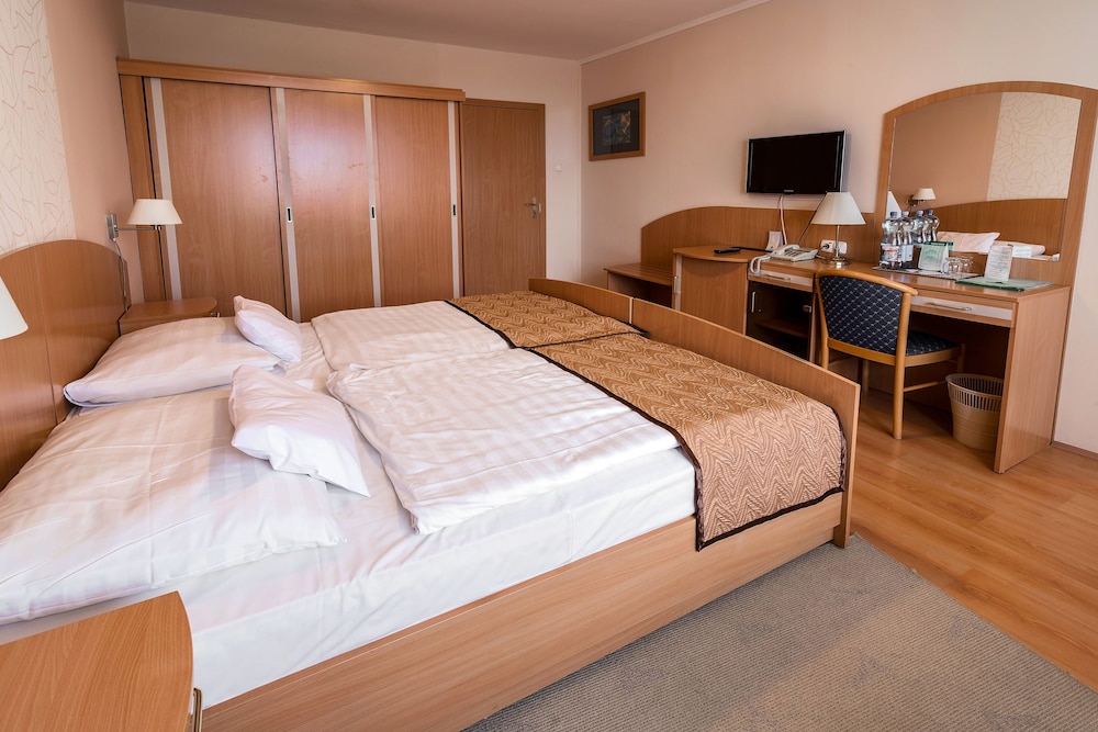 Premium Apartment, 1 Queen Bed with Sofa bed, Non Smoking photo 1
