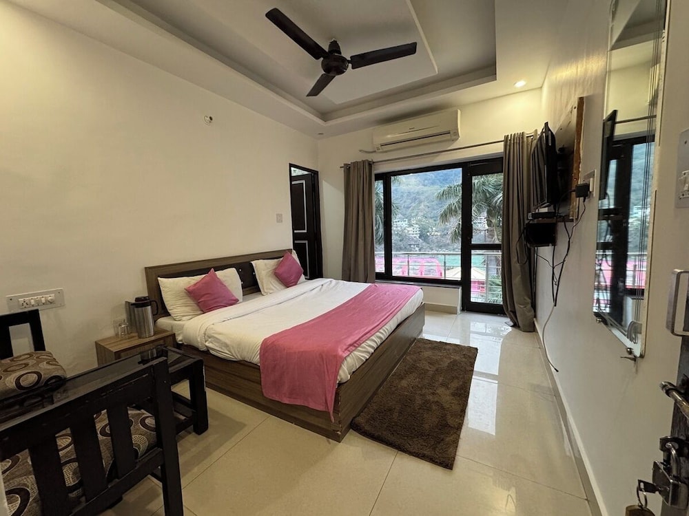 AC Ganga View Room
