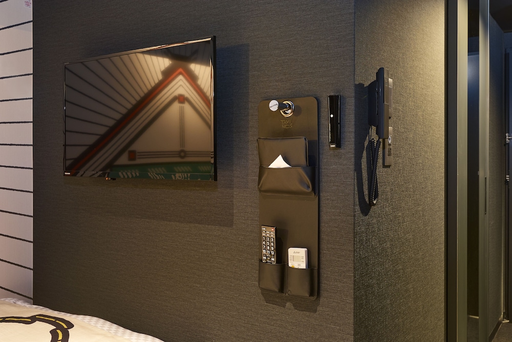 Double Room, Non Smoking - Photo 5
