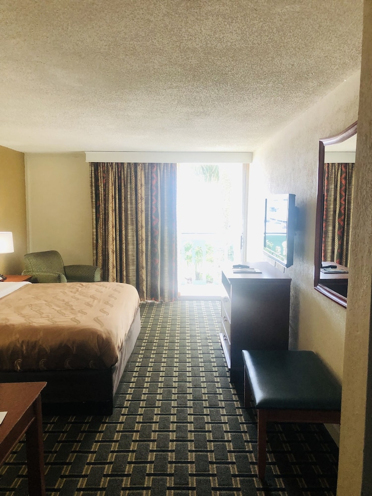 Standard Room, 1 King Bed - Photo 3