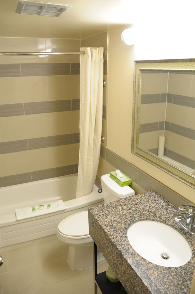 Room, 2 Double Beds photo 2