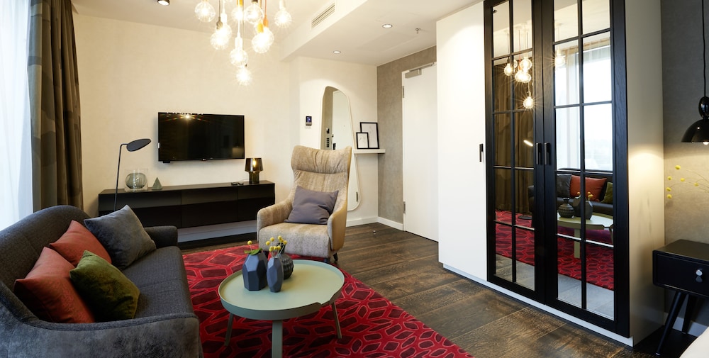 Suite, 1 Bedroom, Balcony (Urban) - Photo 3