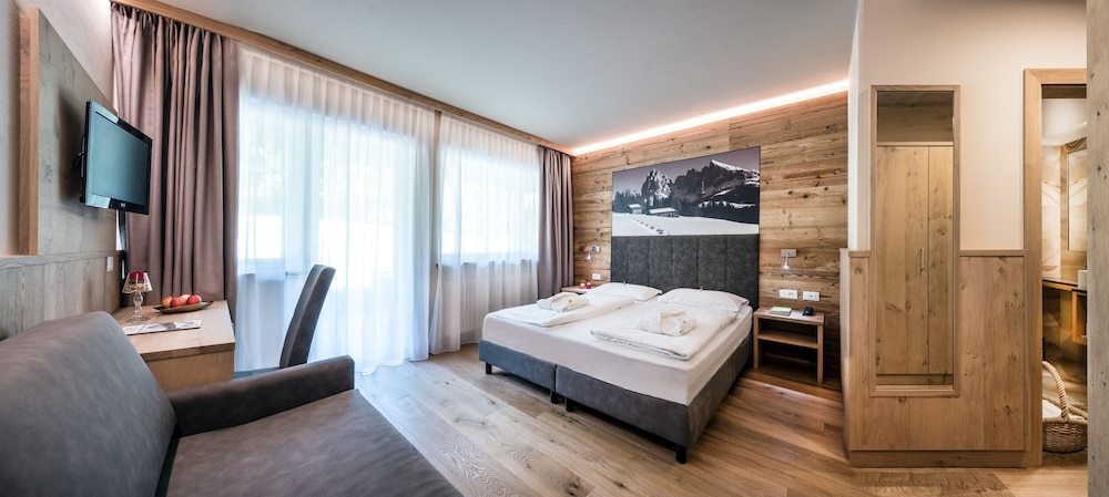 Deluxe Room - Photo 3