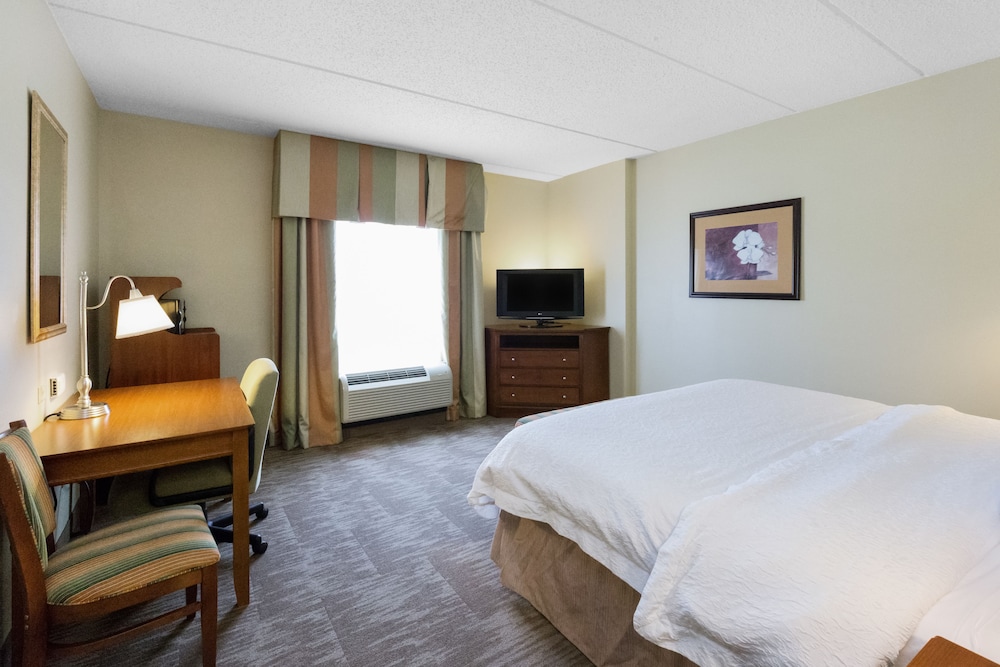 Standard room with king bed photo 1