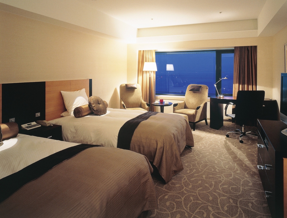 Deluxe Twin Room, No Choice Of Smoking Preference (30-33f, Superior Floor)