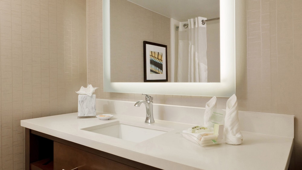 Premium Room, 1 King Bed with Sofa bed (High Floor) - Photo 4