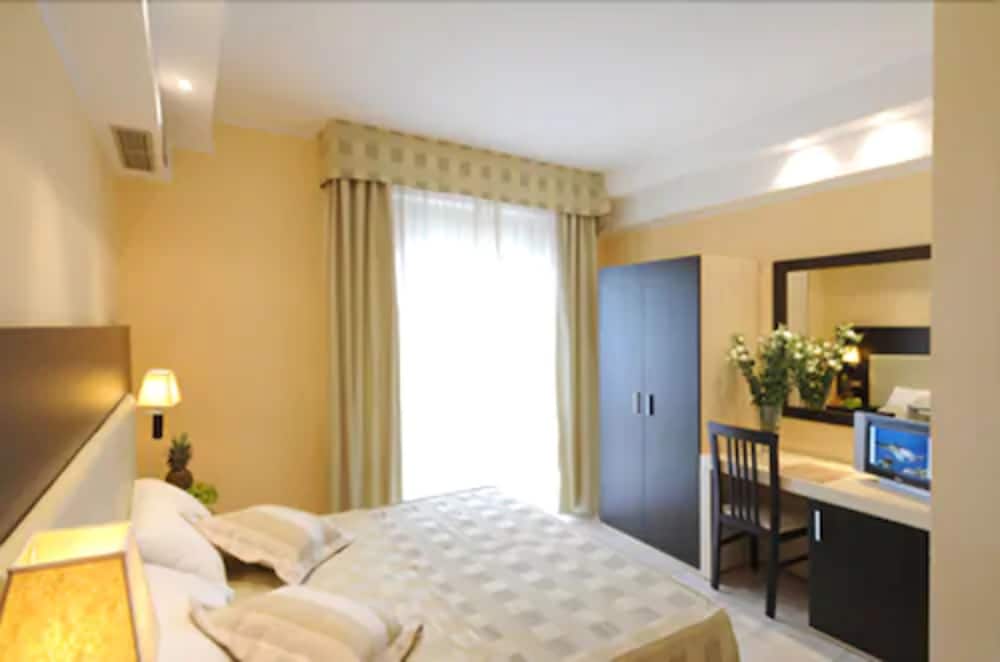 Standard Double or Twin Room - Photo 6